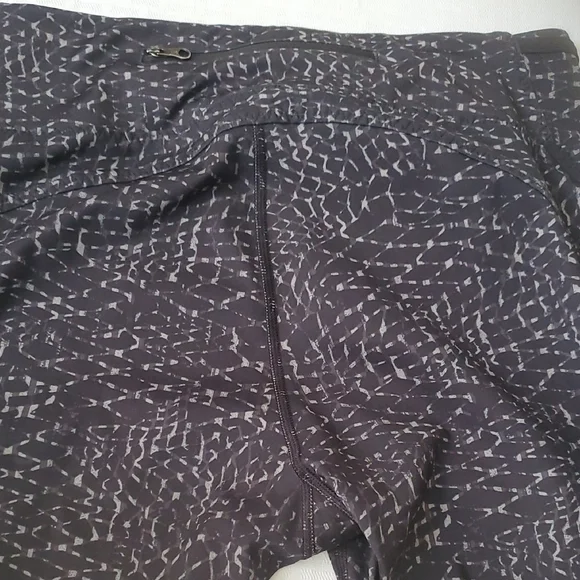 Lululemon SoulCycle Black Short Leggings Sz 8 - Picture 7 of 10